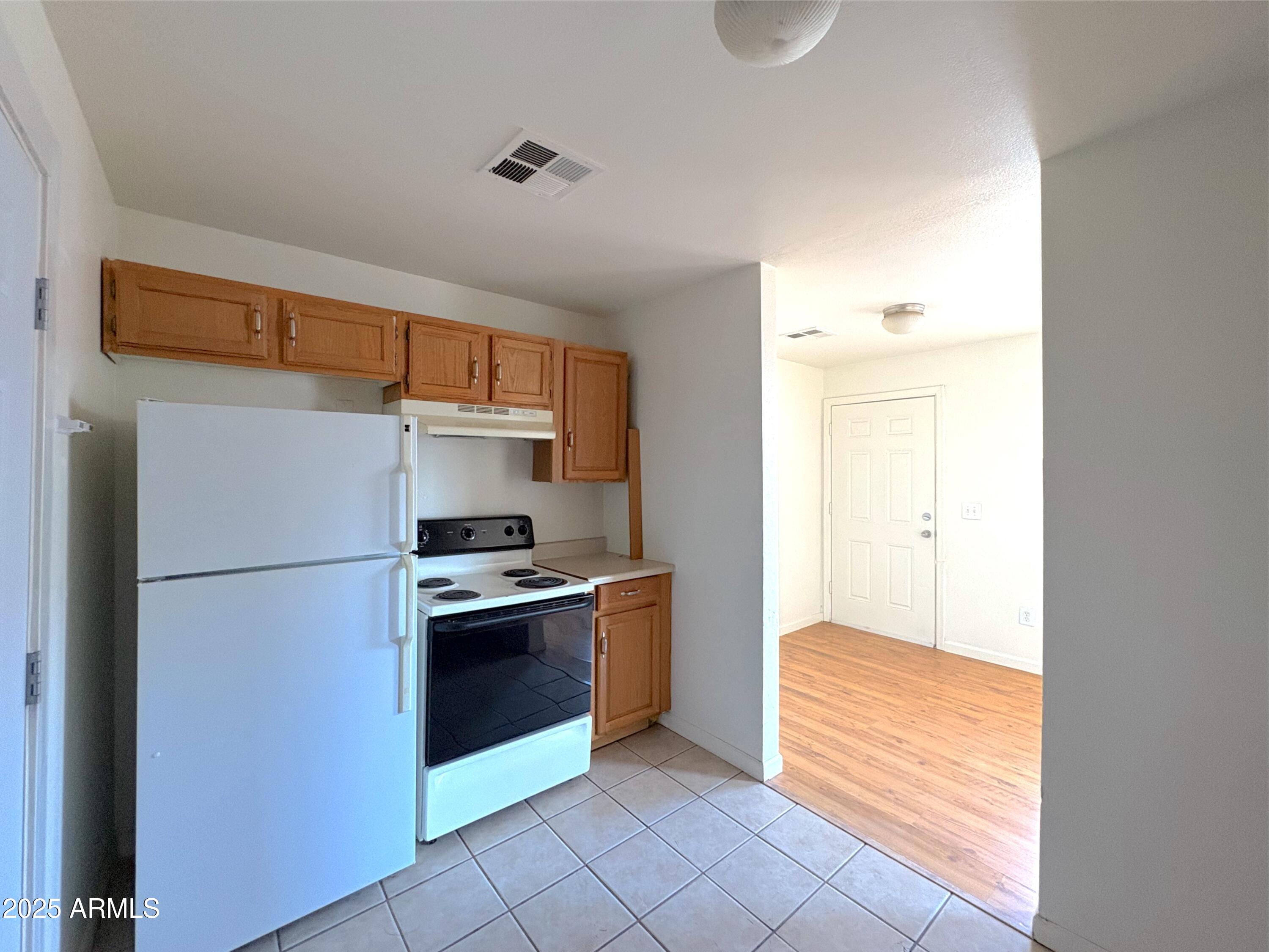 425 North 18th Drive, Unit 3 Phoenix, AZ 85007 - Photo 3 of 10 a kitchen with a refrigerator and a stove