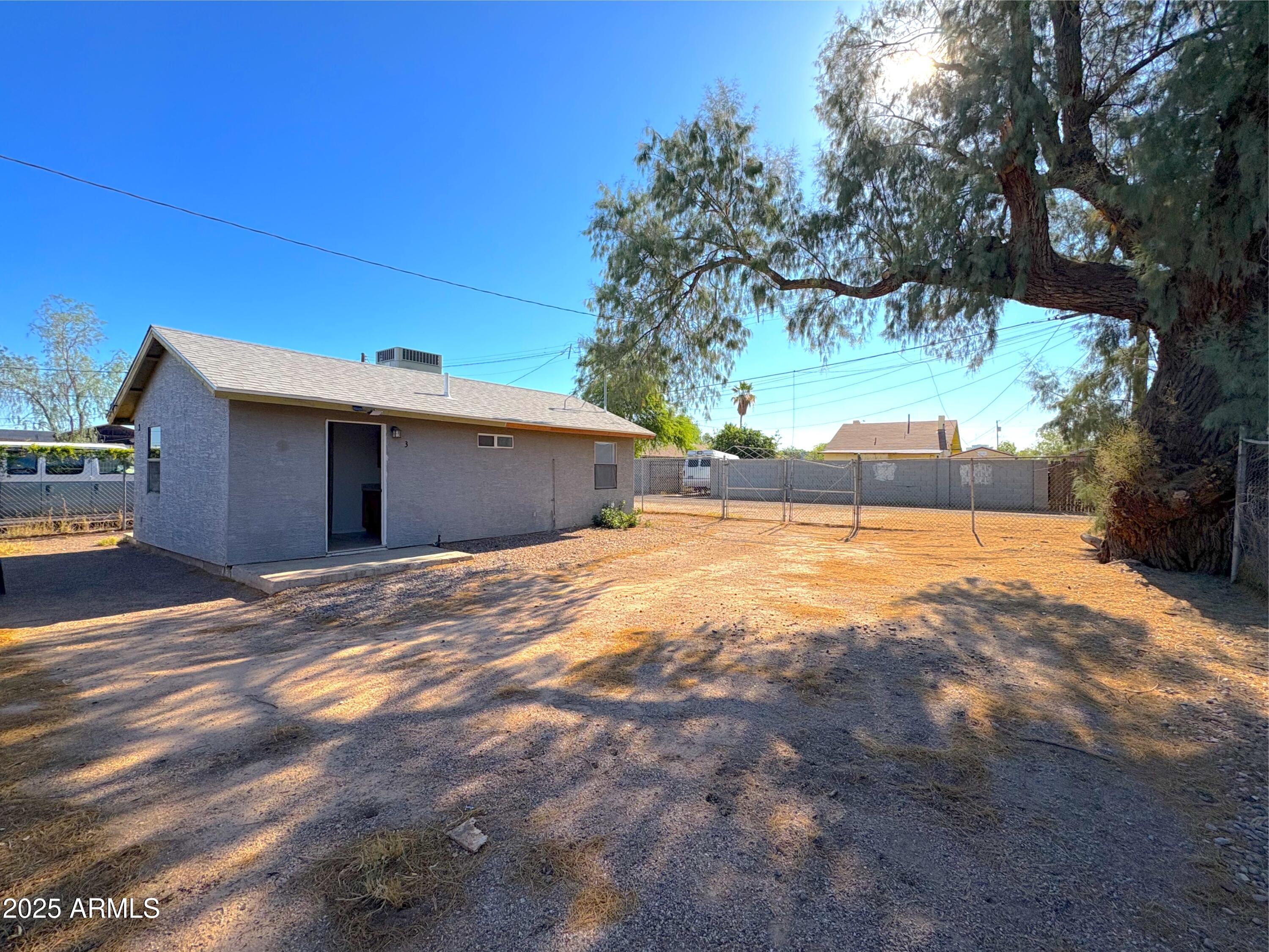 425 North 18th Drive, Unit 3 Phoenix, AZ 85007 - Photo 10 of 10 a view of back yard of the house