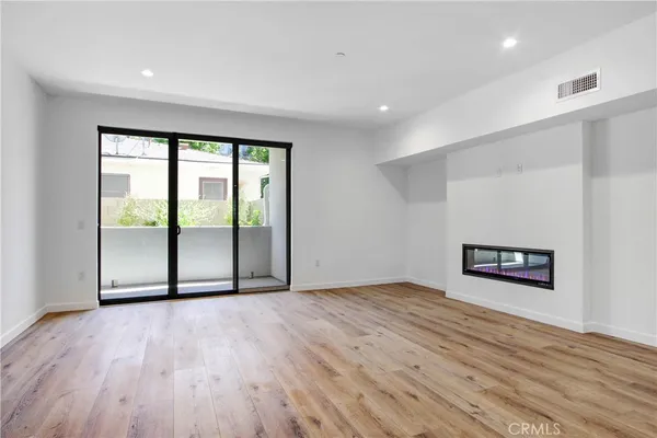 $4,695 | 4409 Saugus Avenue, Unit 104, Sherman Oaks, CA 91403
