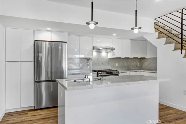 $4,695 | 4409 Saugus Avenue, Unit 104, Sherman Oaks, CA 91403