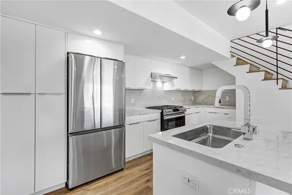 $4,695 | 4409 Saugus Avenue, Unit 104, Sherman Oaks, CA 91403