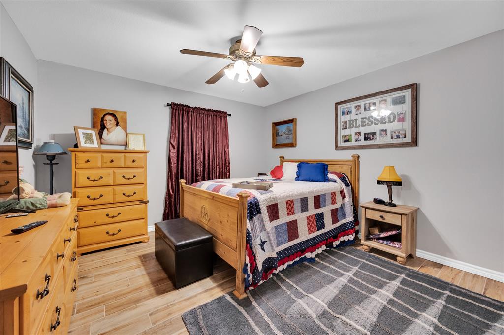 839 Walker Creek Road Ennis, TX 75119 - Photo 29 of 40 a bedroom with a bed and a dresser