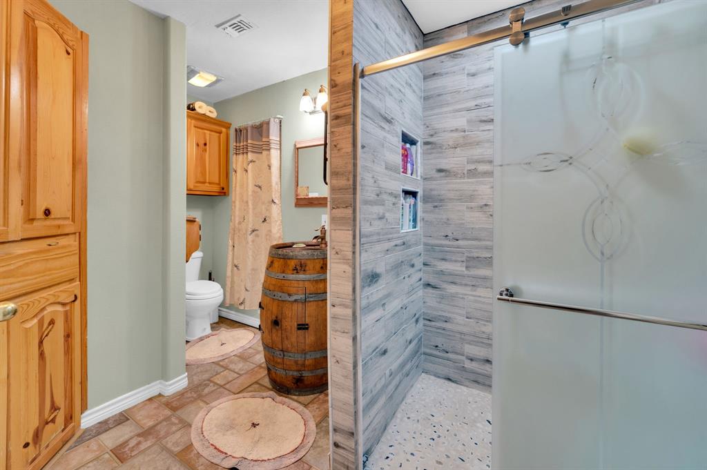 839 Walker Creek Road Ennis, TX 75119 - Photo 29 of 40 En Suite 2nd Primary Bedbath