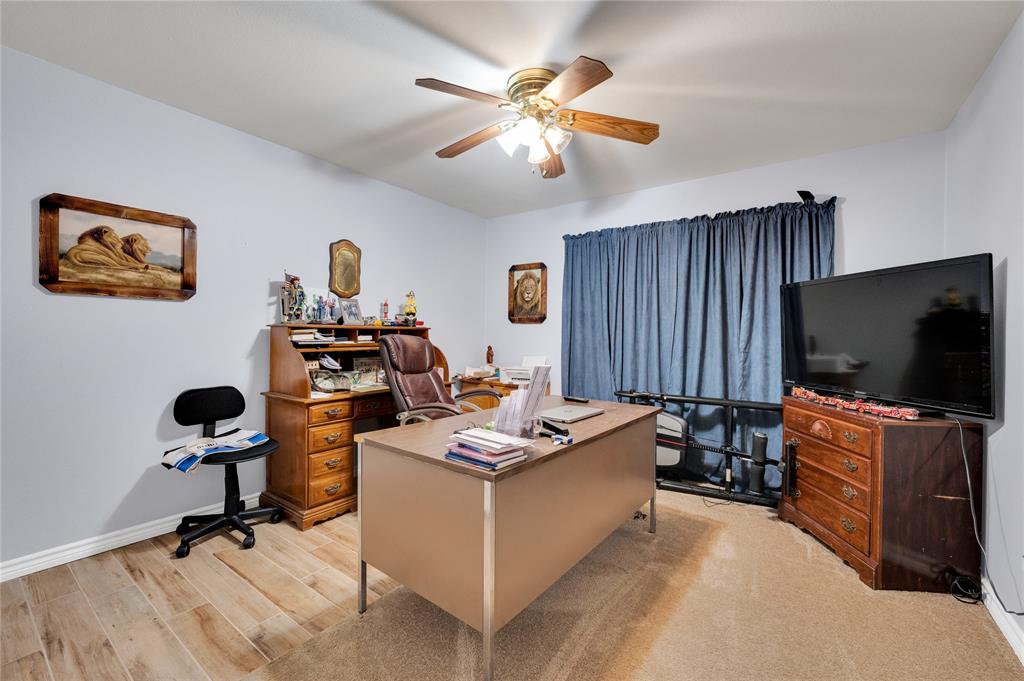 839 Walker Creek Road Ennis, TX 75119 - Photo 31 of 40 a living room with furniture and a flat screen tv
