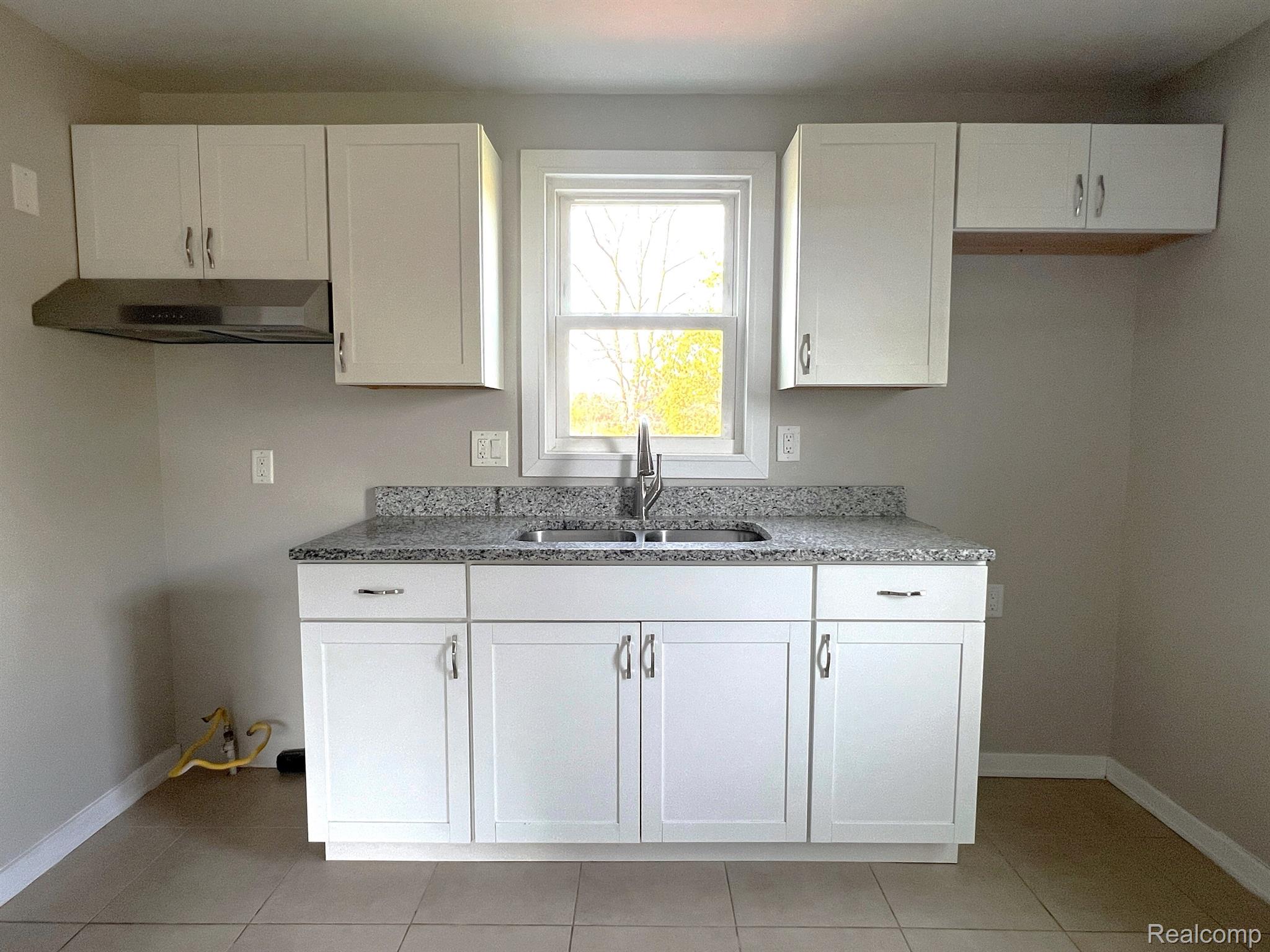12067 Telegraph Road Carleton, MI 48117 - Photo 6 of 18 Kitchen
