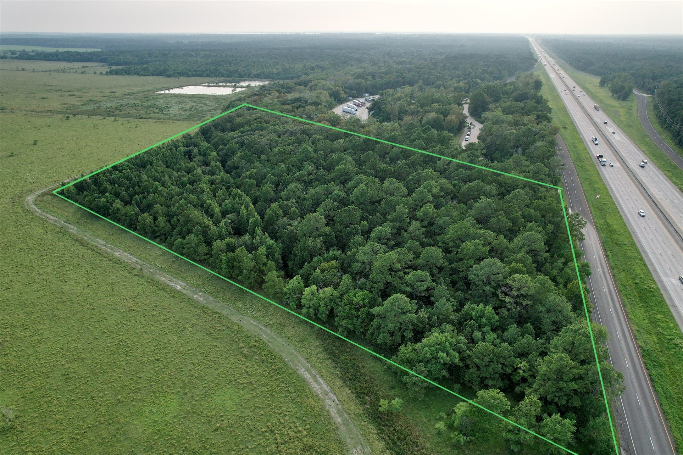 10 East Anahuac, TX 77514 - Photo 2 of 5 a view of a field with an ocean