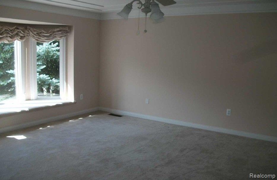 3688 Cedar Shake Drive Rochester, MI 48309 - Photo 6 of 8 713296353 Bed.jpg