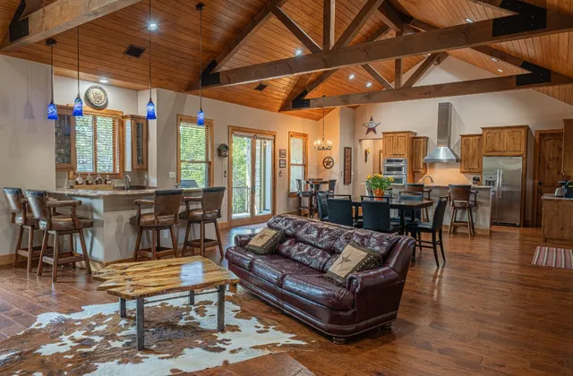 $1,179,000 | 409 Venture Boulevard South, Point Venture, TX 78645