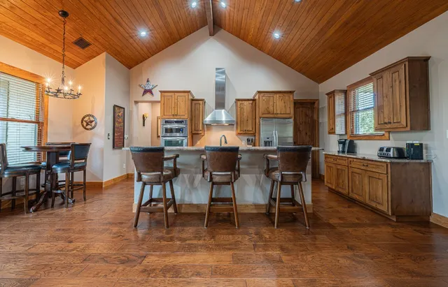 $1,179,000 | 409 Venture Boulevard South, Point Venture, TX 78645