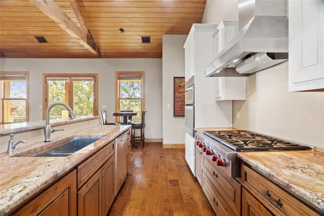 $950,000 | 409 Venture Boulevard South, Point Venture, TX 78645