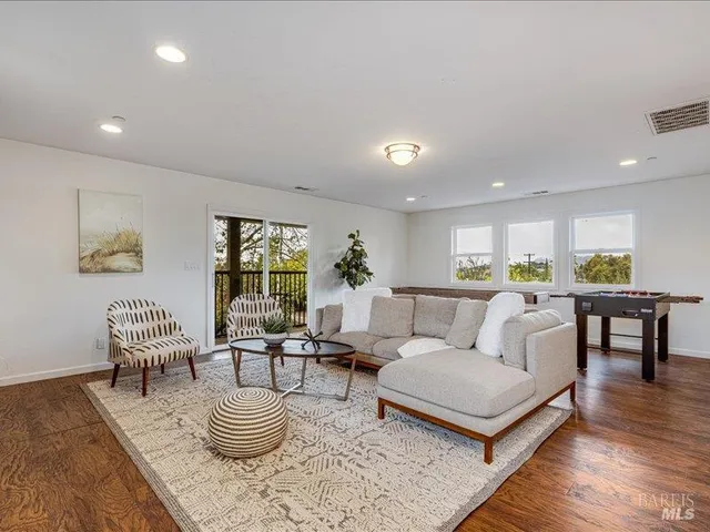 $925,000 | 2108 A Imola Avenue, Napa, CA 94559