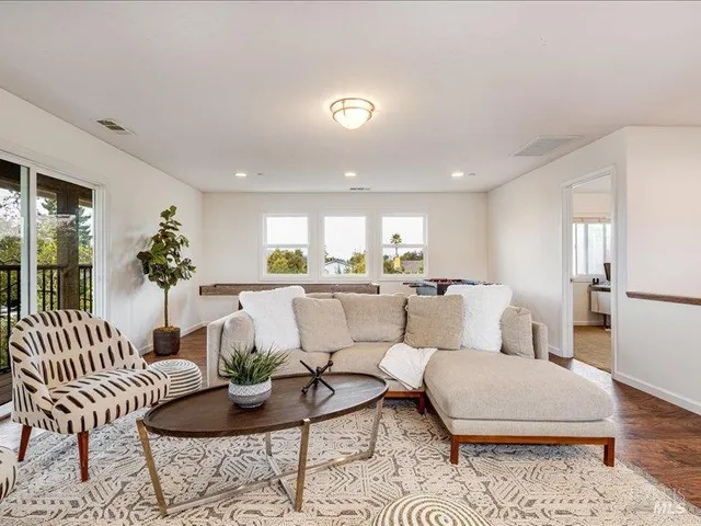 $925,000 | 2108 A Imola Avenue, Napa, CA 94559