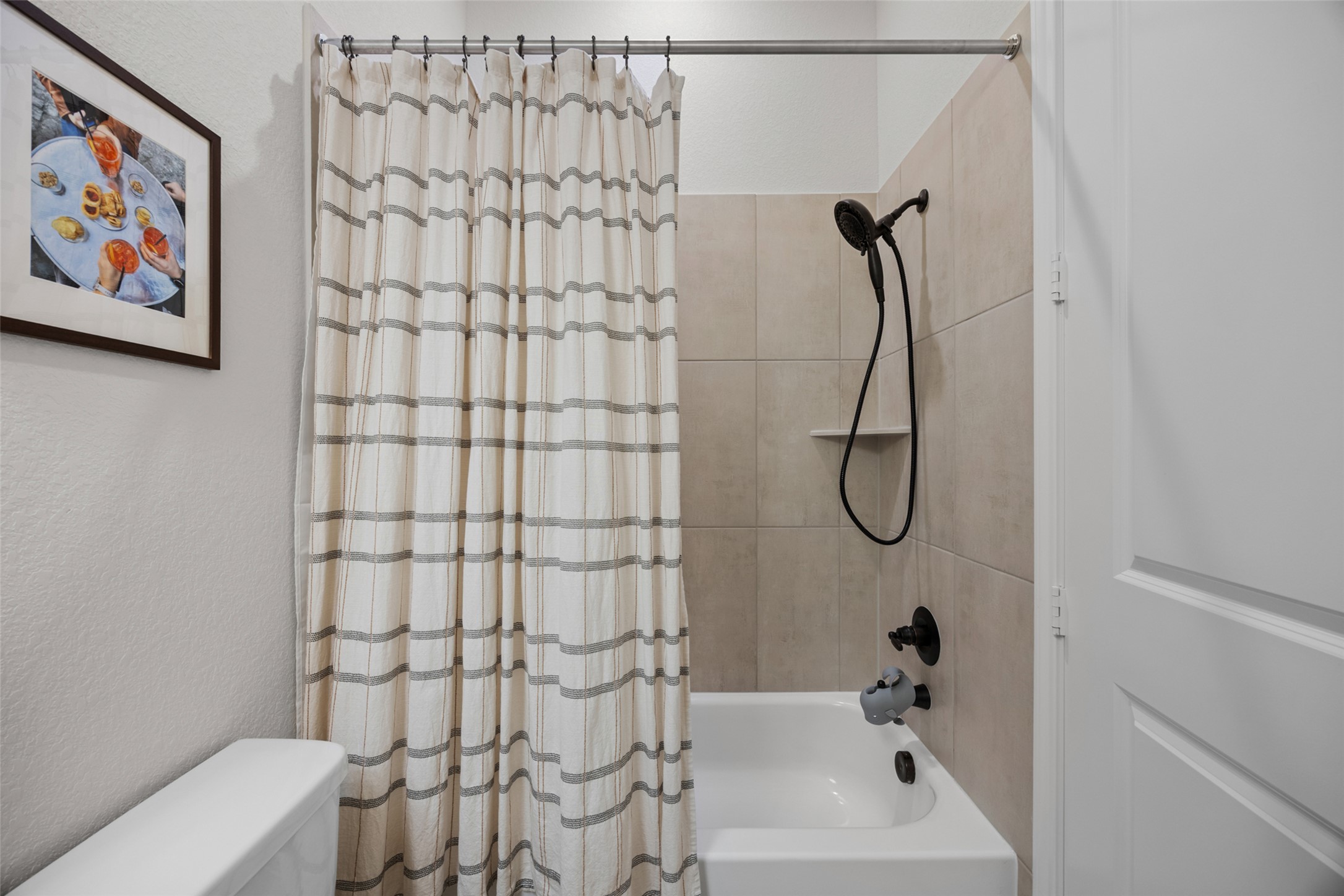 1200 Scenic Grn Loop Georgetown, TX 78628 - Photo 30 of 40 Hall Bath