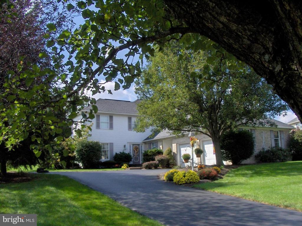 2752 Pendleton Drive Lititz, PA 17543 - Photo 2 of 26