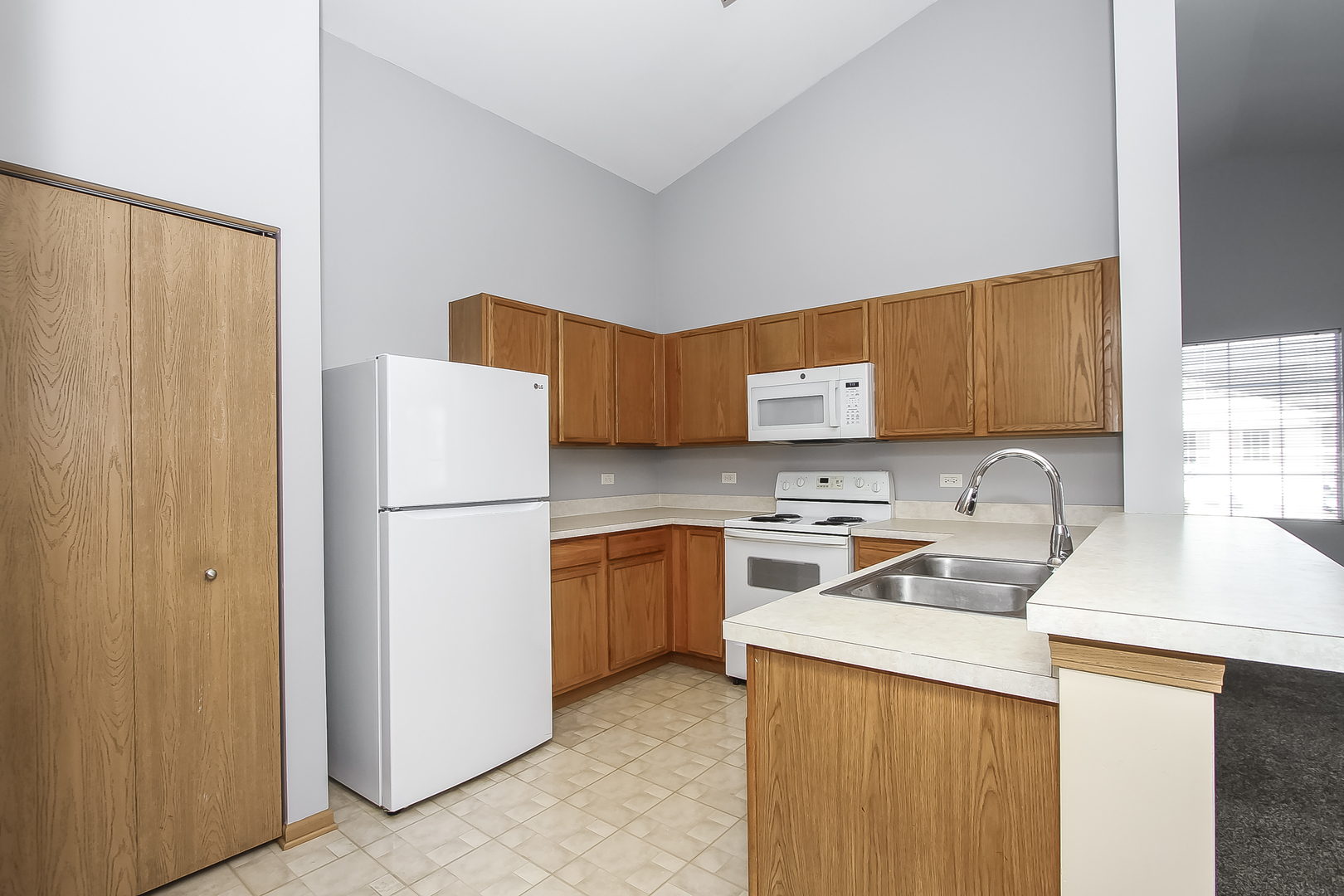 1640 McClure Road, Unit 1640 Aurora, IL 60505 - Photo 12 of 25 a kitchen with a sink a stove a refrigerator and a cabinets