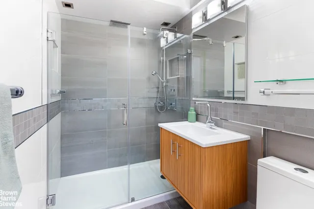 $365,000 | 5700 Arlington Avenue, Unit 21R | North Riverdale