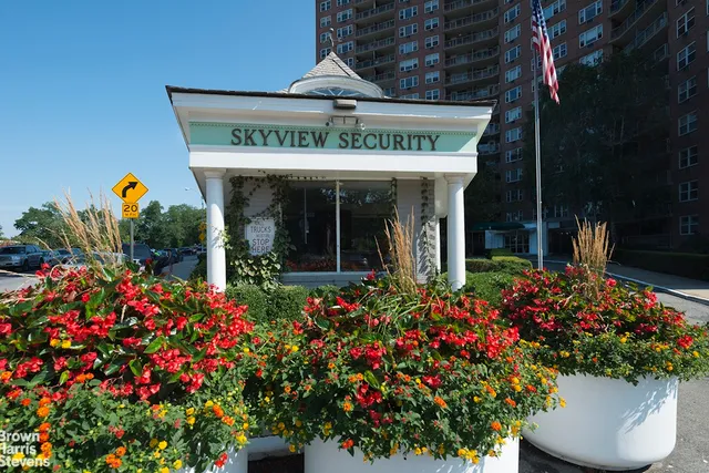 $365,000 | 5700 Arlington Avenue, Unit 21R | North Riverdale