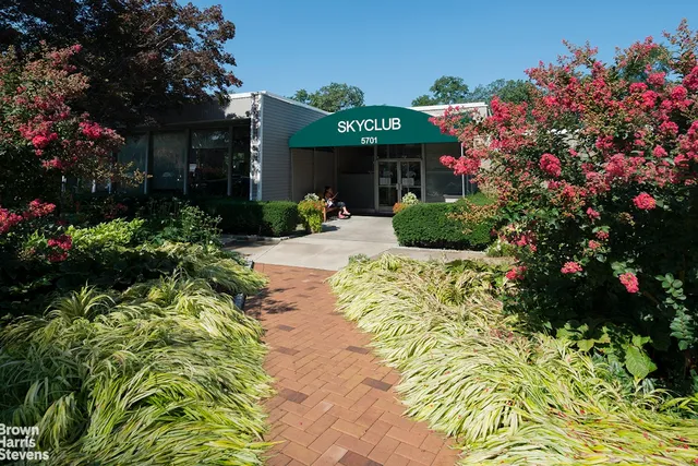 $365,000 | 5700 Arlington Avenue, Unit 21R | North Riverdale