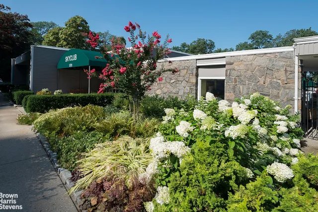 $365,000 | 5700 Arlington Avenue, Unit 21R | North Riverdale