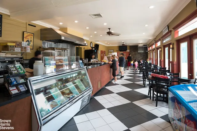 $365,000 | 5700 Arlington Avenue, Unit 21R | North Riverdale