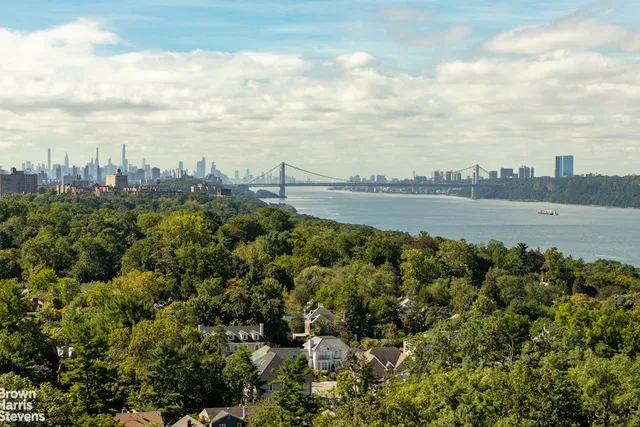 $365,000 | 5700 Arlington Avenue, Unit 21R | North Riverdale