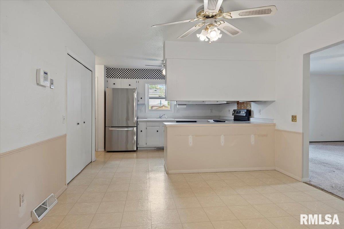 2708 Delaware Drive Springfield, IL 62702 - Photo 5 of 33 Gallery Image 5