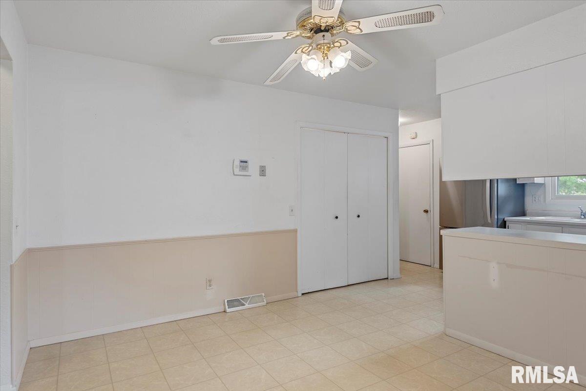 2708 Delaware Drive Springfield, IL 62702 - Photo 6 of 33 Gallery Image 6