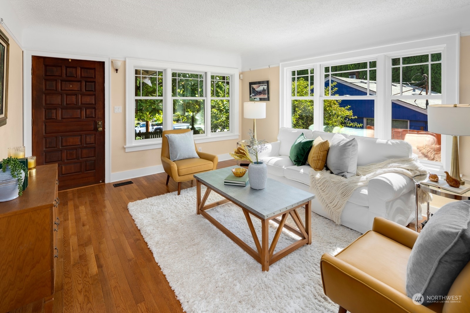 8633 12th Avenue Southwest Seattle, WA 98106 - Photo 4 of 34 Gallery Image 4