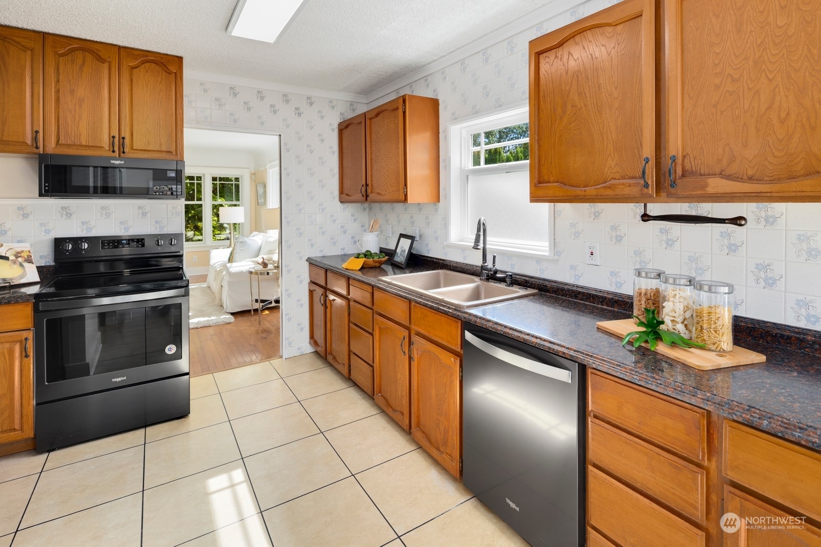 8633 12th Avenue Southwest Seattle, WA 98106 - Photo 10 of 34 Gallery Image 10