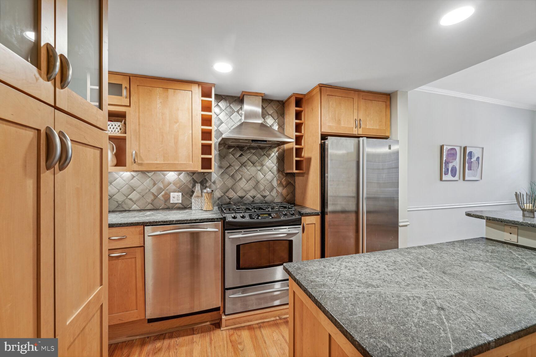 638 E Street Southeast Washington, DC 20003 - Photo 11 of 28 Gas Cooking