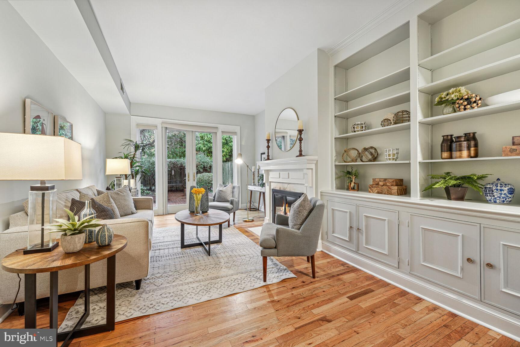 638 E Street Southeast Washington, DC 20003 - Photo 2 of 28 Family Room with Gas FP