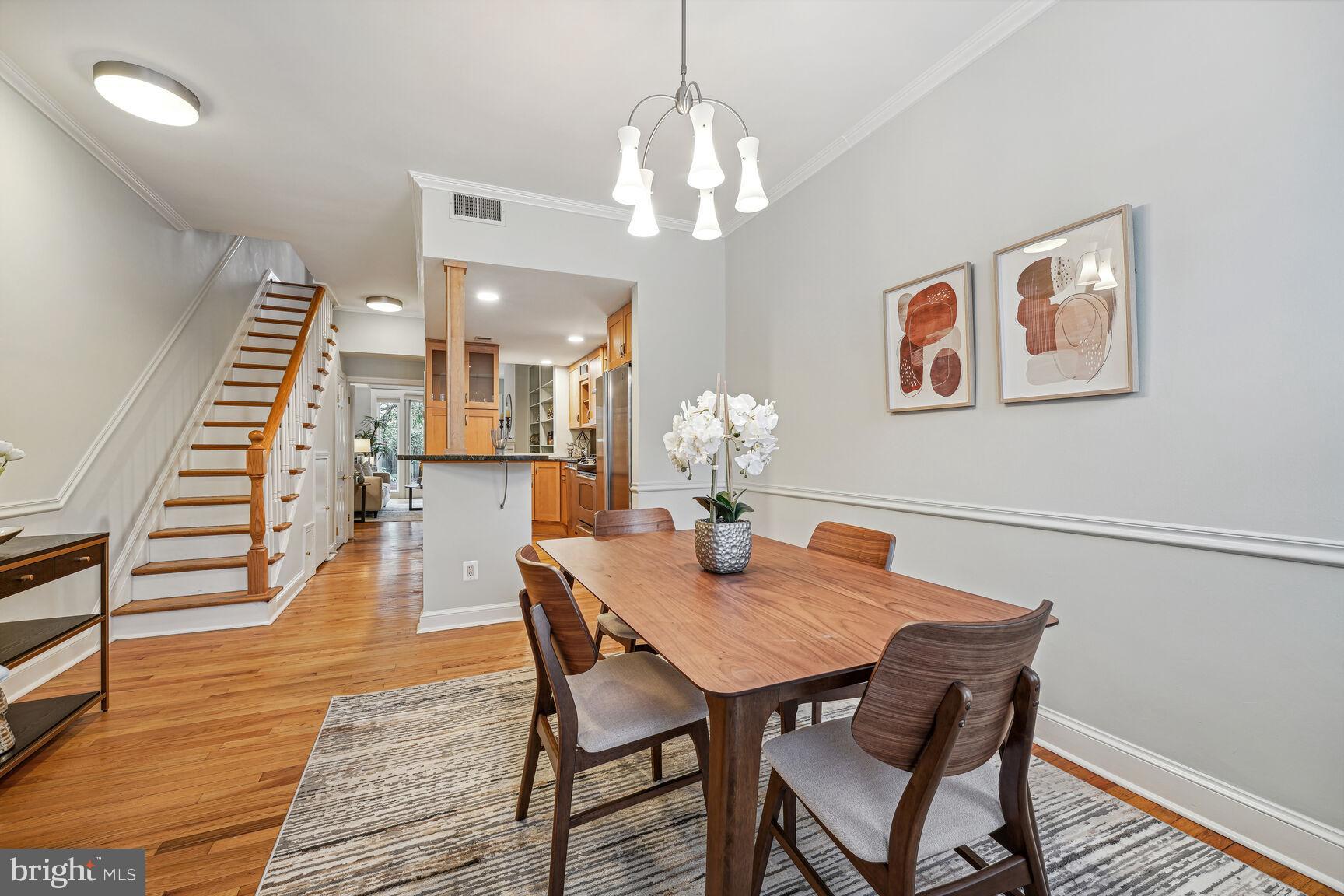 638 E Street Southeast Washington, DC 20003 - Photo 6 of 28 Room for 12 to Dine!