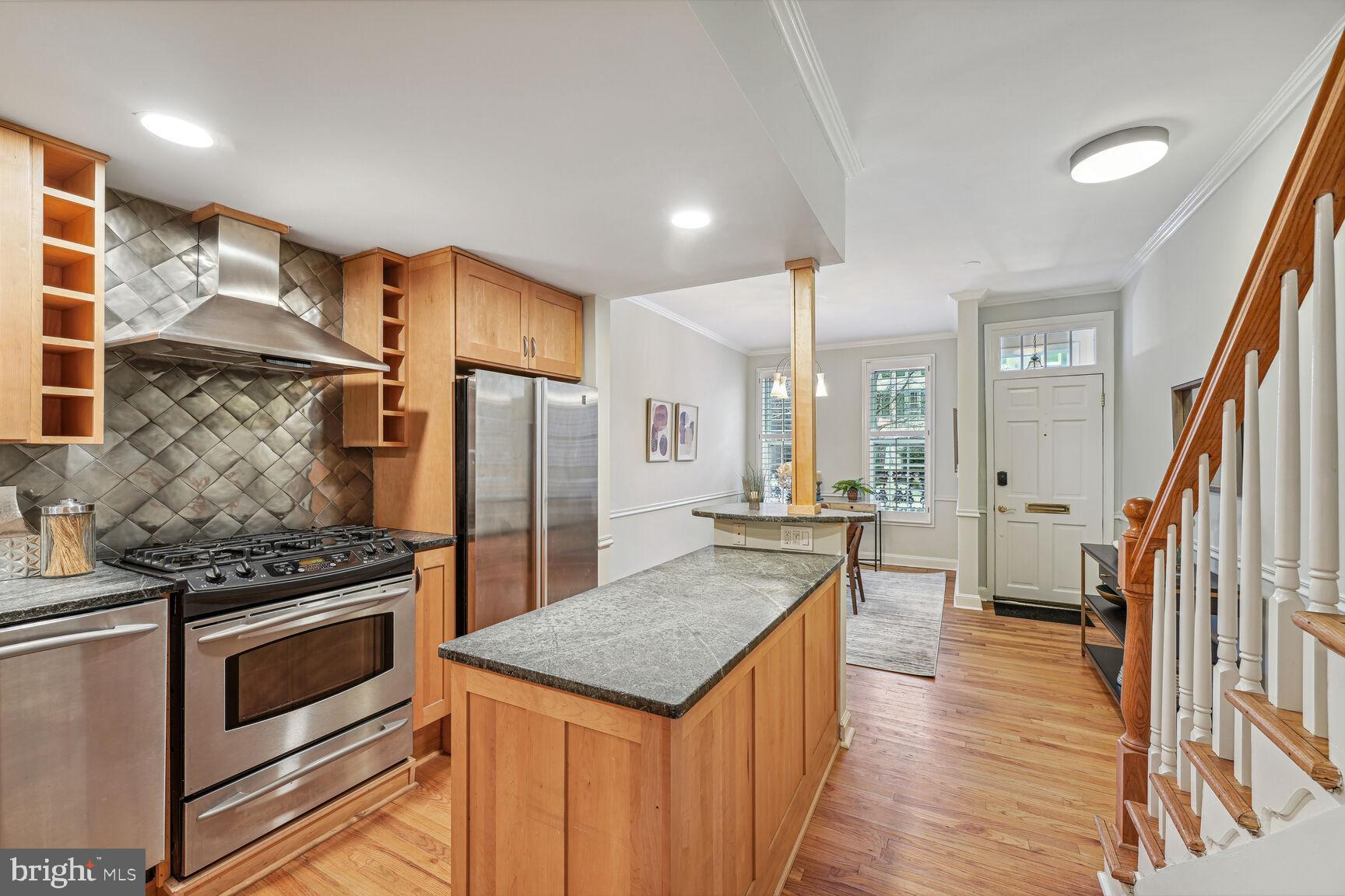 638 E Street Southeast Washington, DC 20003 - Photo 10 of 28 Island