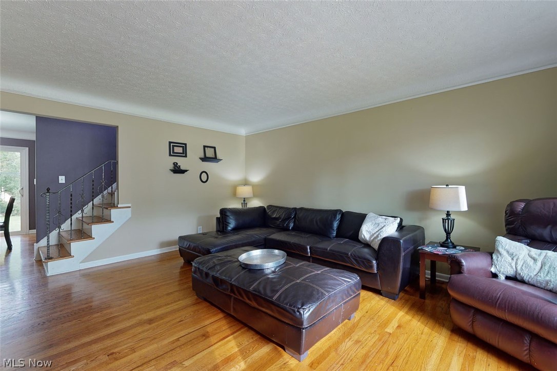1340 Haverston Road Cleveland, OH 44124 - Photo 2 of 24