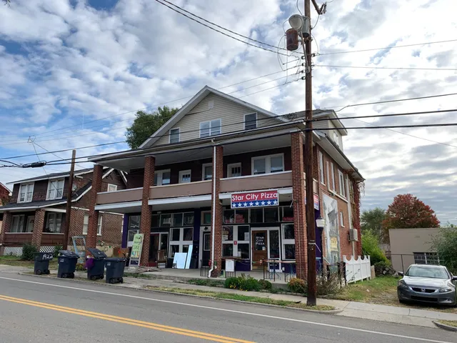 $699 | 312 13th Street Southwest, Unit 2A, Roanoke, VA 24016