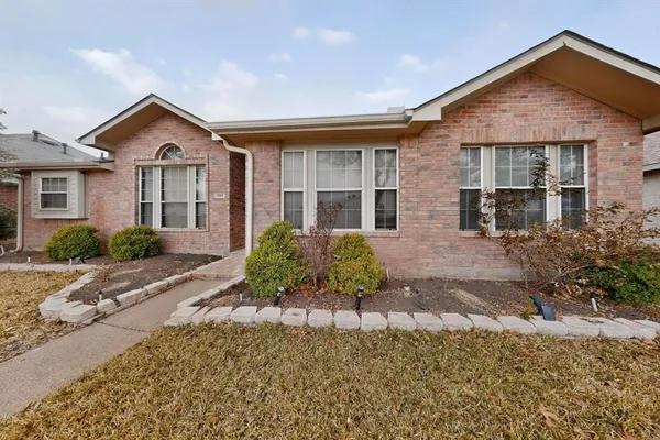 $2,300 | 2522 Crosslands Drive, Garland, TX 75040