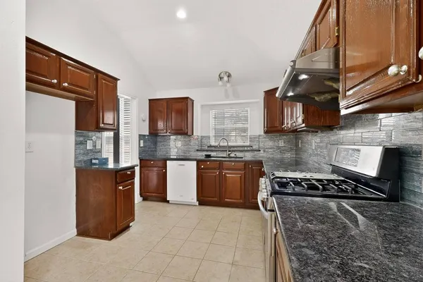 $2,300 | 2522 Crosslands Drive, Garland, TX 75040