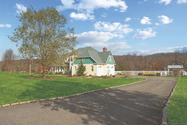 a view of a basketball court