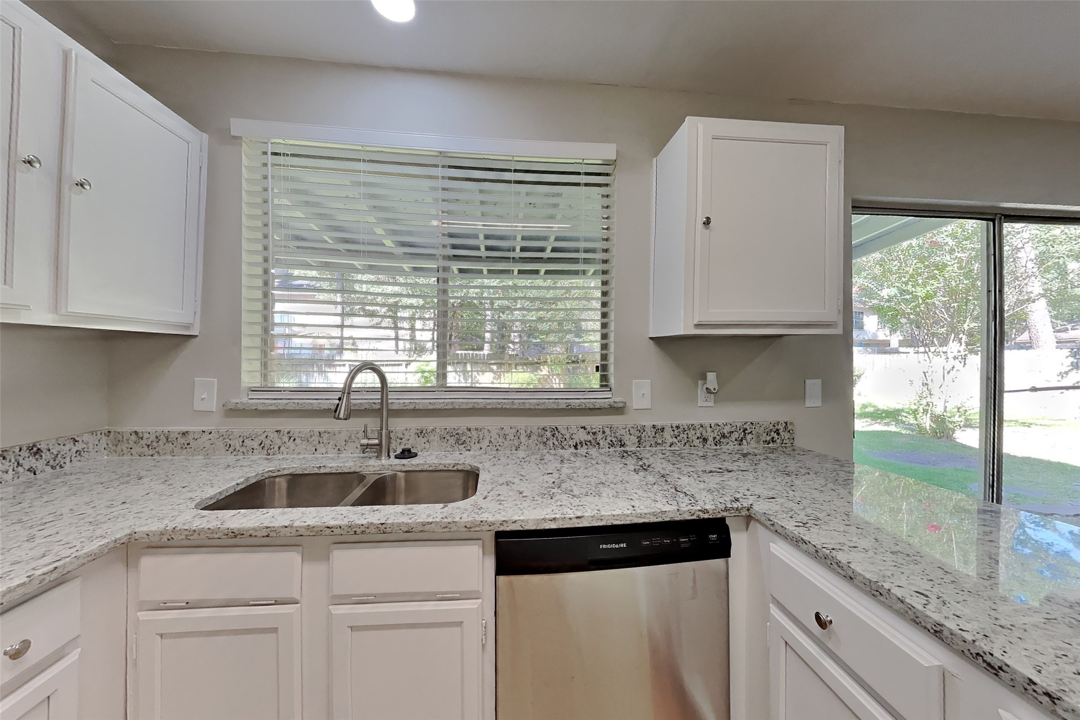 38 Still Corner Place Spring, TX 77381 - Photo 5 of 19