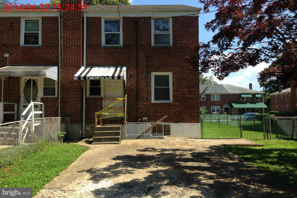 634 Queensgate Road Baltimore, MD 21229 - Photo 10 of 10 a front view of a house with a yard