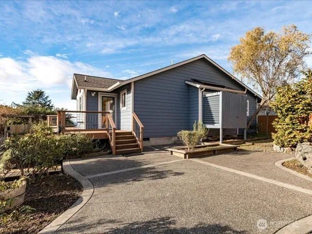 a view of a house with backyard and sitting area