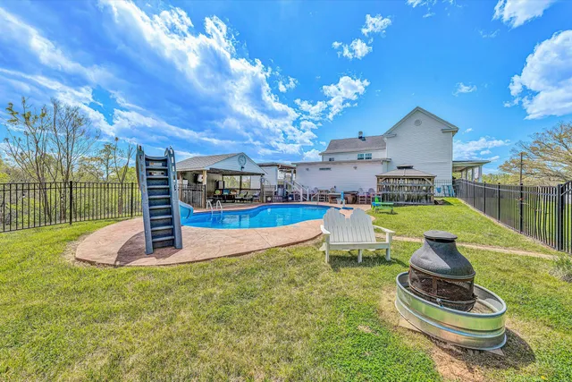 a view of a house with a porch and a yard
