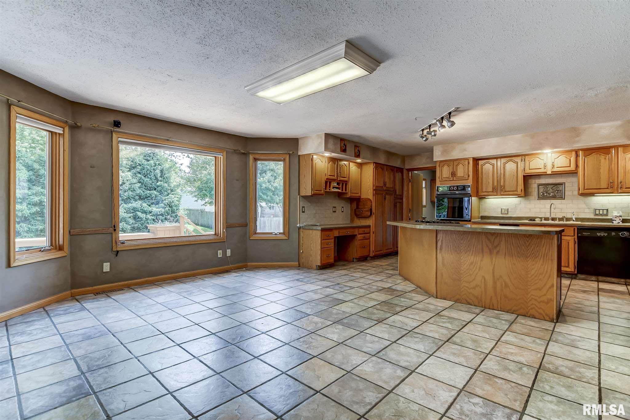 1604 Hunter Ridge Drive Springfield, IL 62704 - Photo 12 of 47 Gallery Image 12
