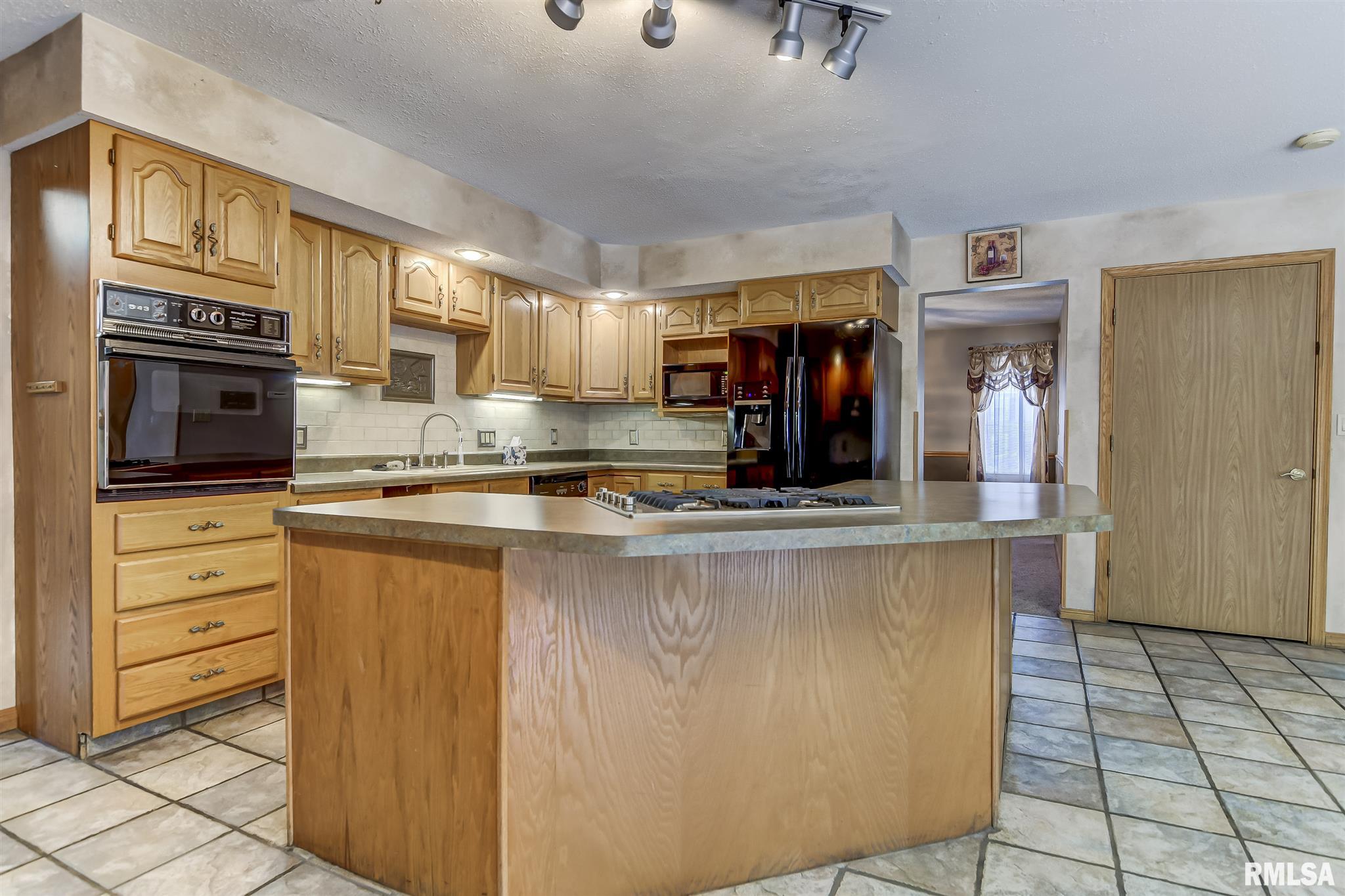 1604 Hunter Ridge Drive Springfield, IL 62704 - Photo 14 of 47 Gallery Image 14