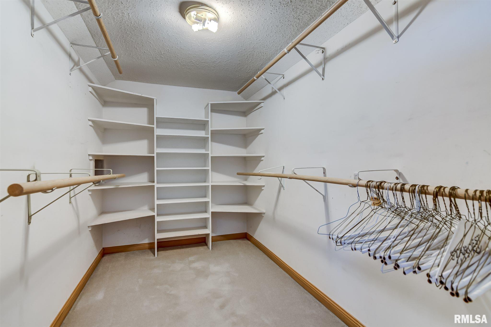 1604 Hunter Ridge Drive Springfield, IL 62704 - Photo 23 of 47 Gallery Image 23