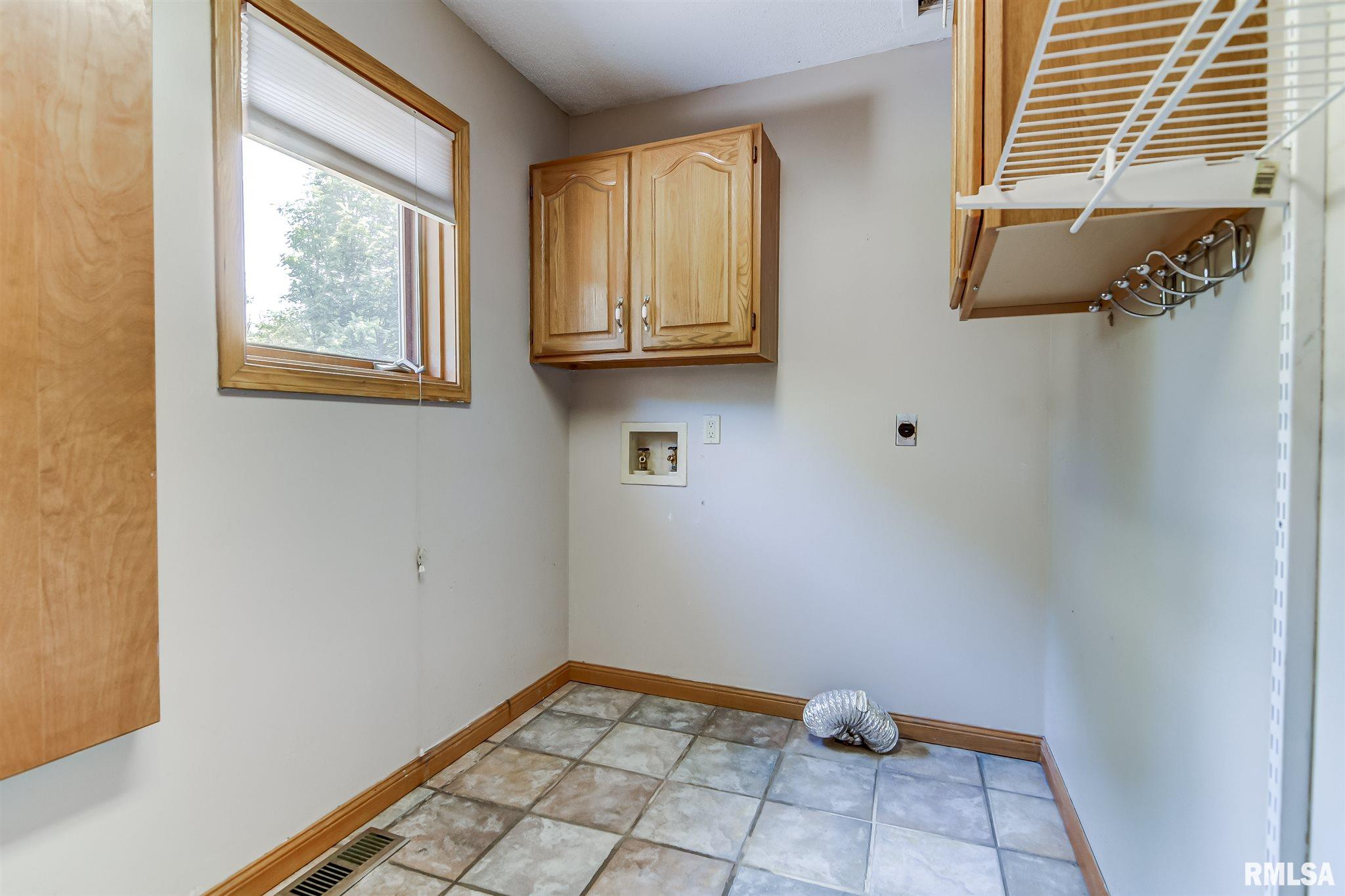 1604 Hunter Ridge Drive Springfield, IL 62704 - Photo 29 of 47 Gallery Image 29