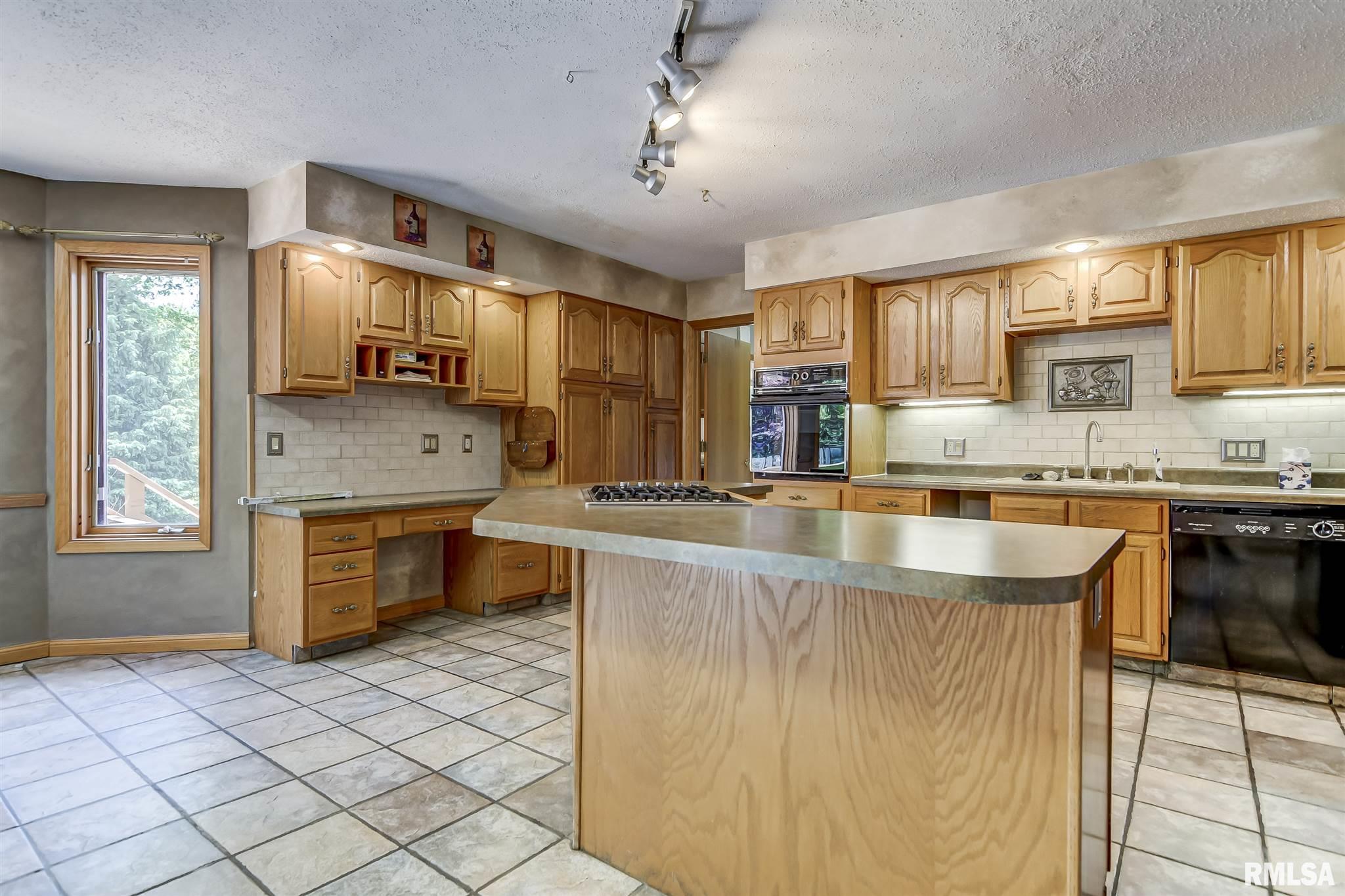 1604 Hunter Ridge Drive Springfield, IL 62704 - Photo 8 of 47 Gallery Image 8