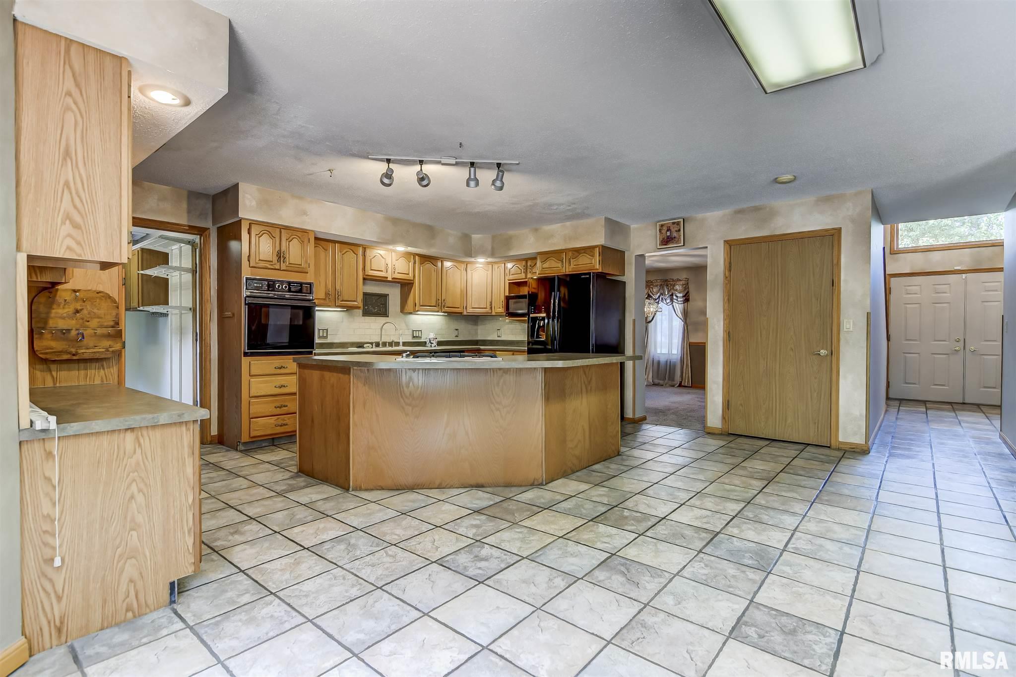 1604 Hunter Ridge Drive Springfield, IL 62704 - Photo 10 of 47 Gallery Image 10