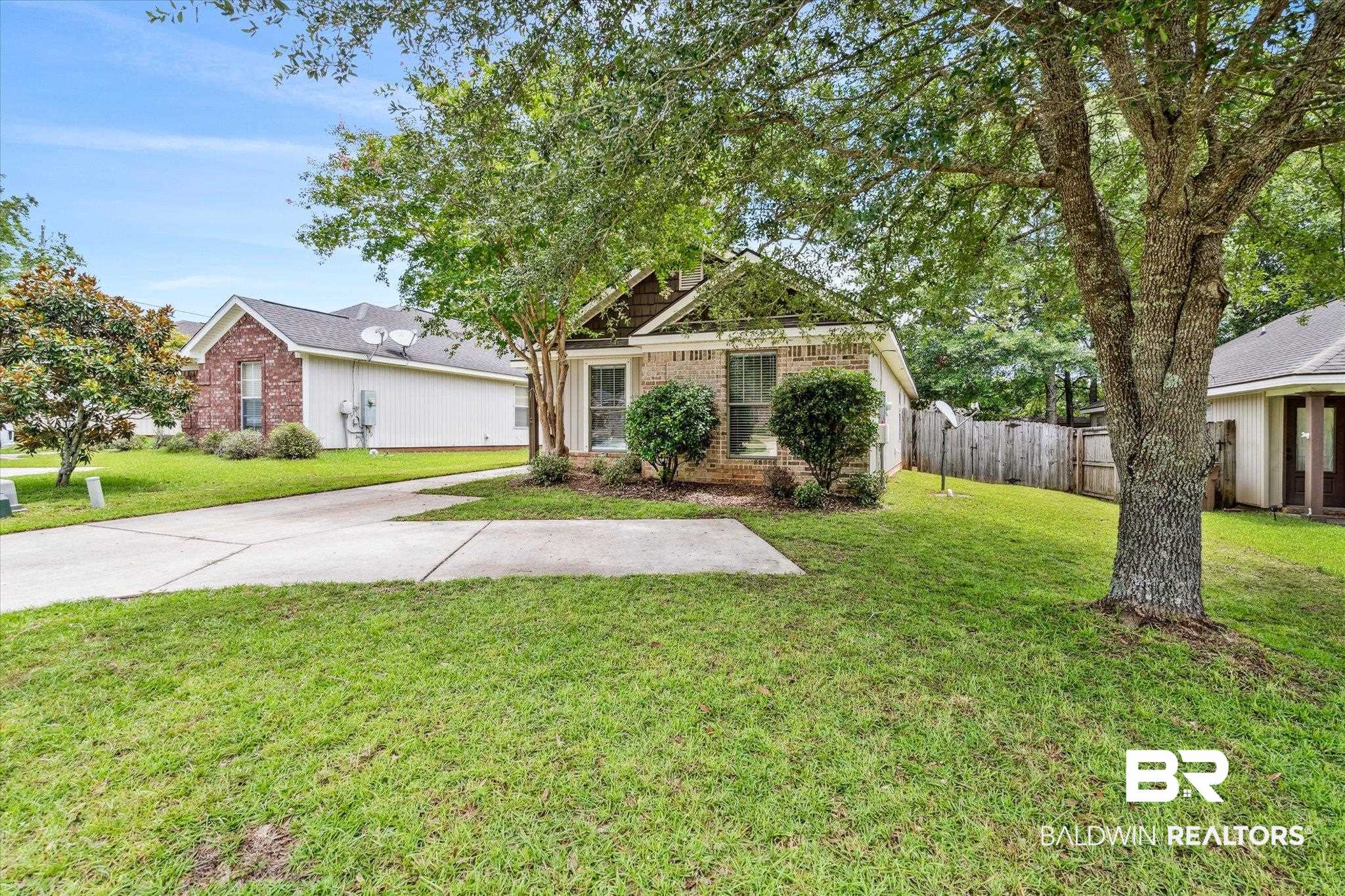 9 Breydon Court Mobile, AL 36608 - Photo 20 of 20 View of front of property featuring a front lawn
