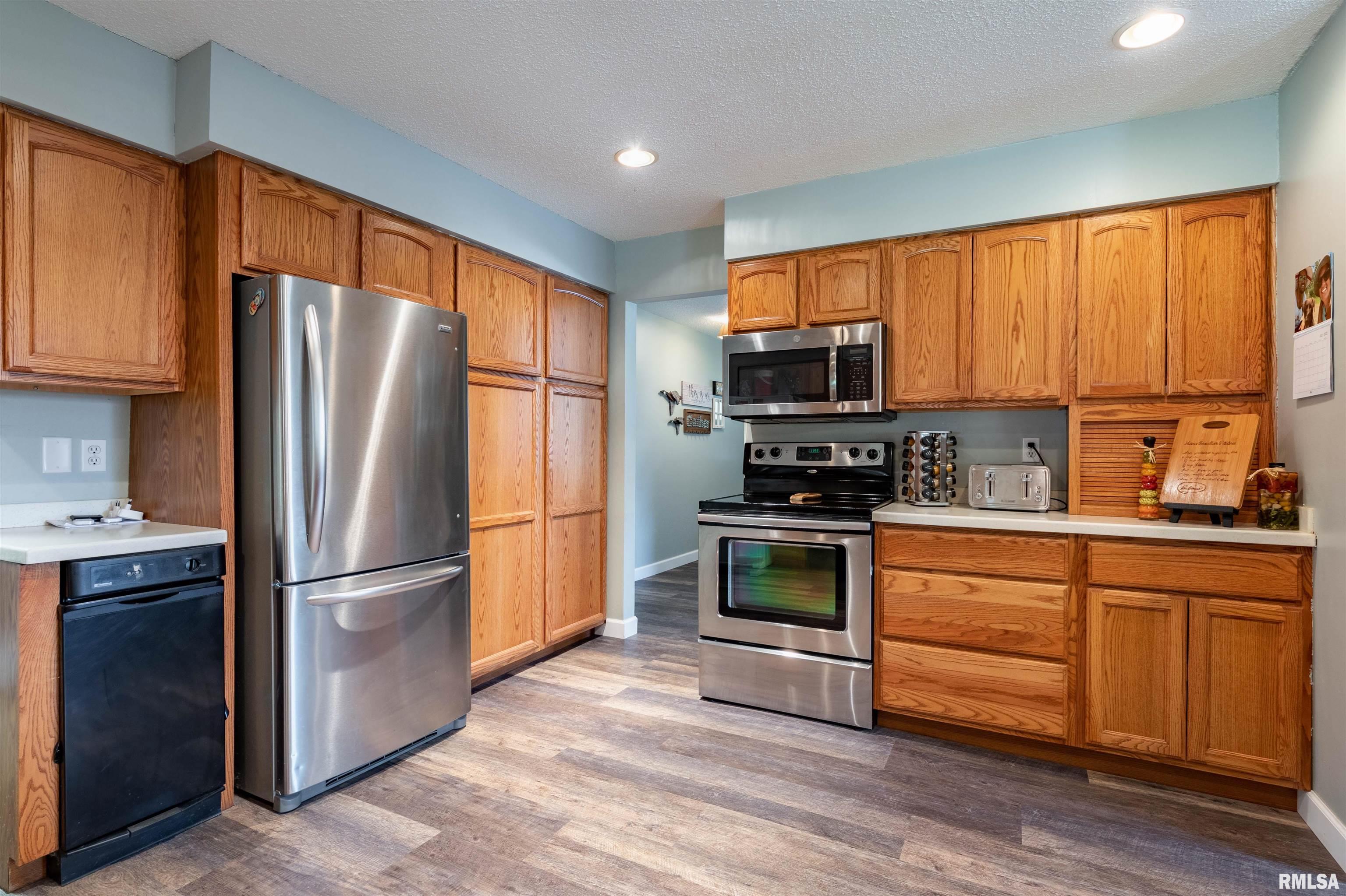 13317 Davidson Road Marion, IL 62959 - Photo 9 of 39